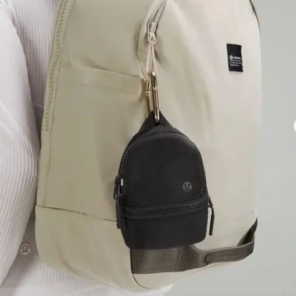 MINI Backpack Clip - Picture 3 of 10